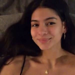 Meet your Posher, Maria camila